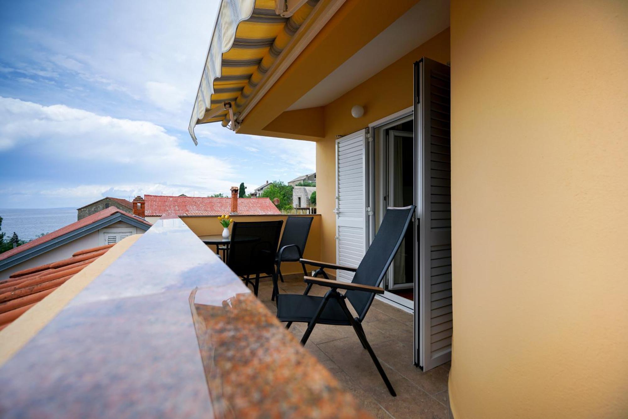 Apartments Osljak Preko Exteriör bild